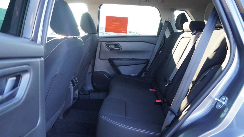 Used 2025 Nissan Rogue S image 15