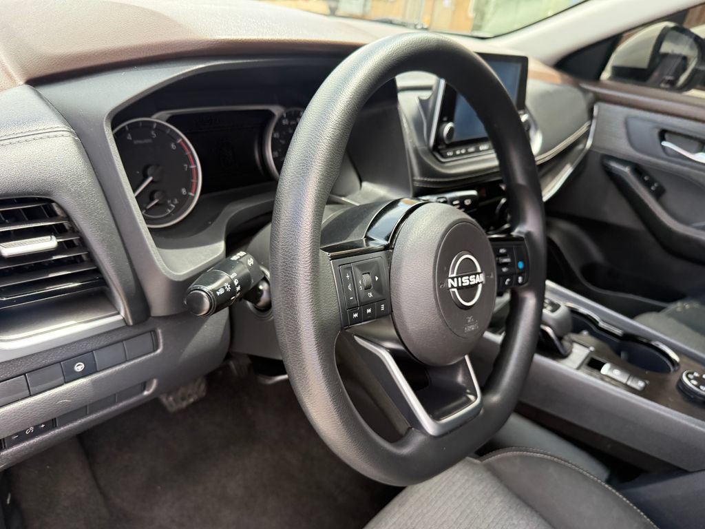 Used 2022 Nissan Rogue SV AWD/4WD image 12