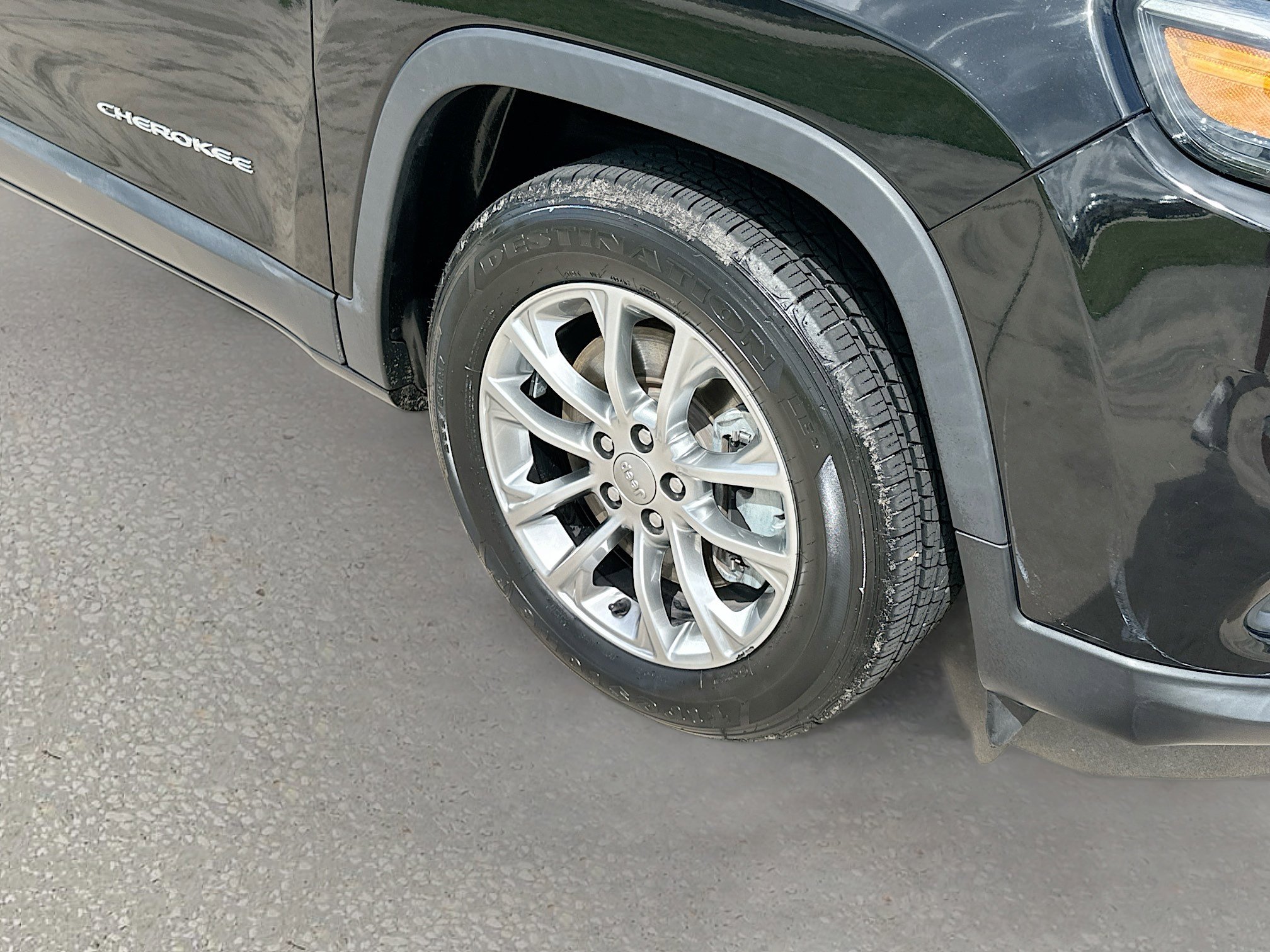 Used 2022 Jeep Cherokee Latitude Lux w/ Mopar Interior Package image 28