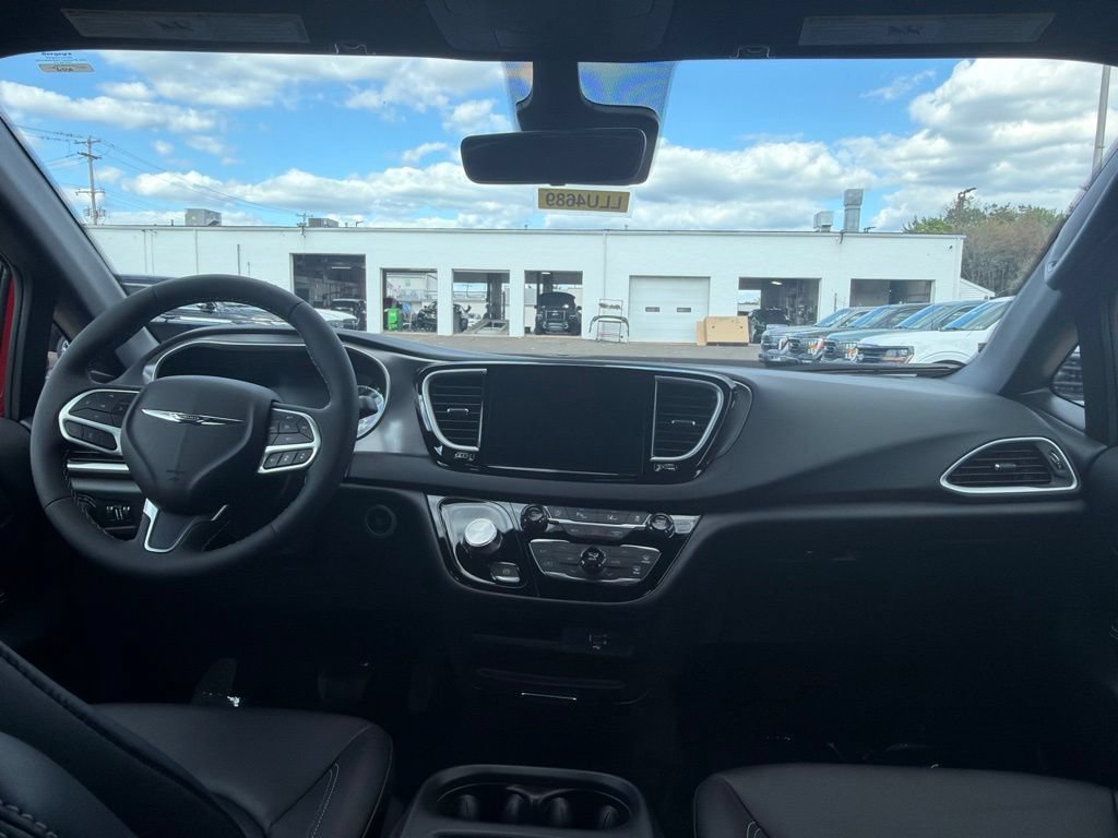 Used 2026 Chrysler Voyager LX FWD image 18