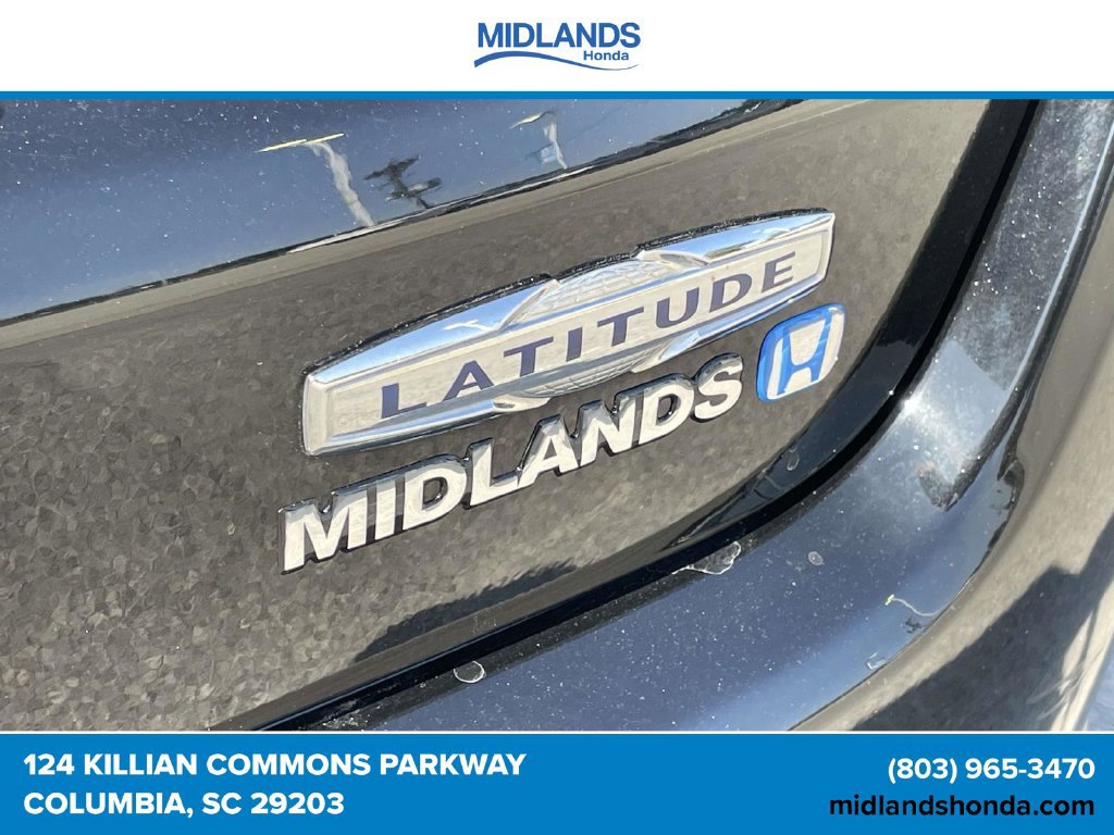 Used 2025 Jeep Compass Latitude w/ Sun & Sound Group AWD/4WD image 8