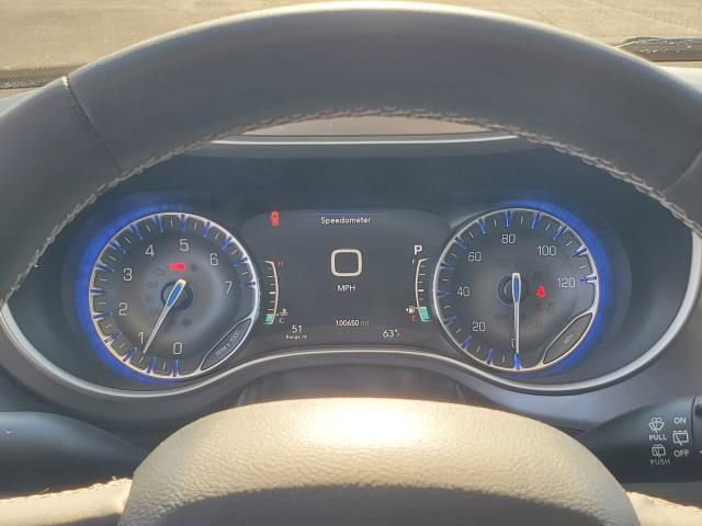 Used 2022 Chrysler Pacifica Touring-L image 24