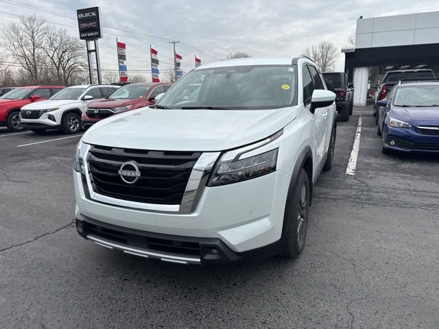 Used 2025 Nissan Pathfinder SL w/ Lighting Package (N92) image 9