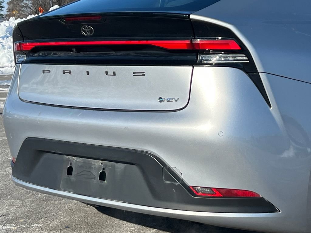 Used 2024 Toyota Prius LE image 6