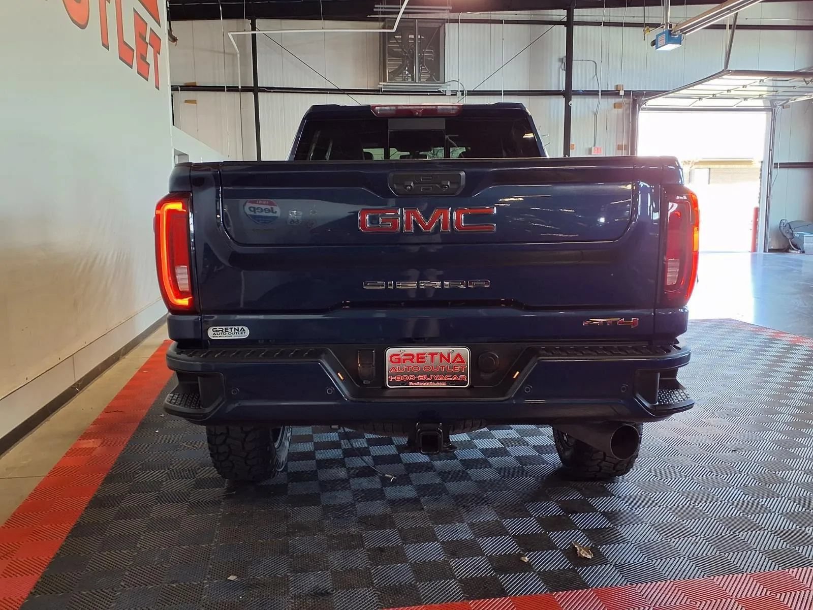 Used 2022 GMC Sierra 2500 AT4 w/ AT4 Preferred Package AWD/4WD image 5