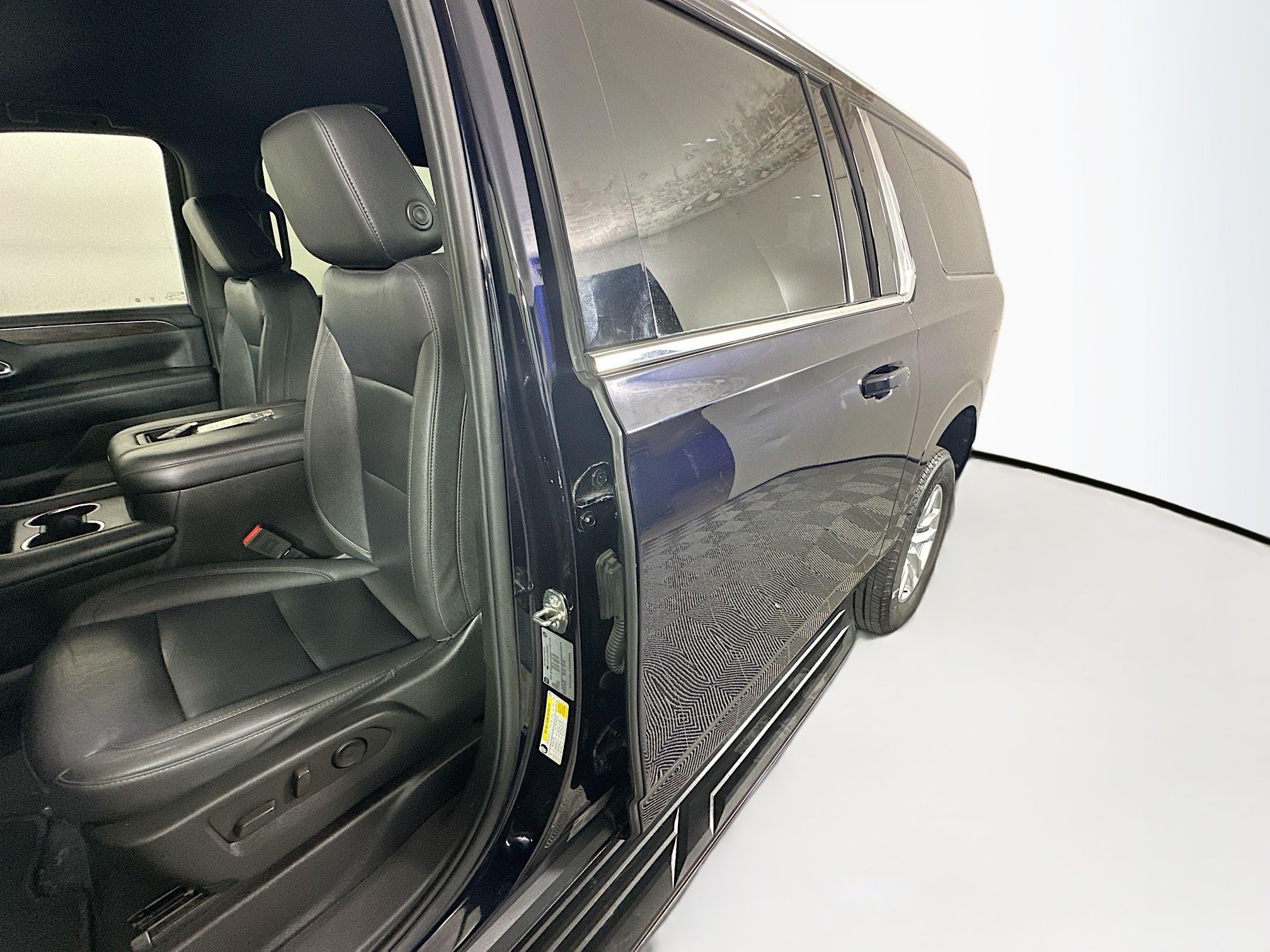 Used 2023 Chevrolet Suburban LT AWD/4WD image 12