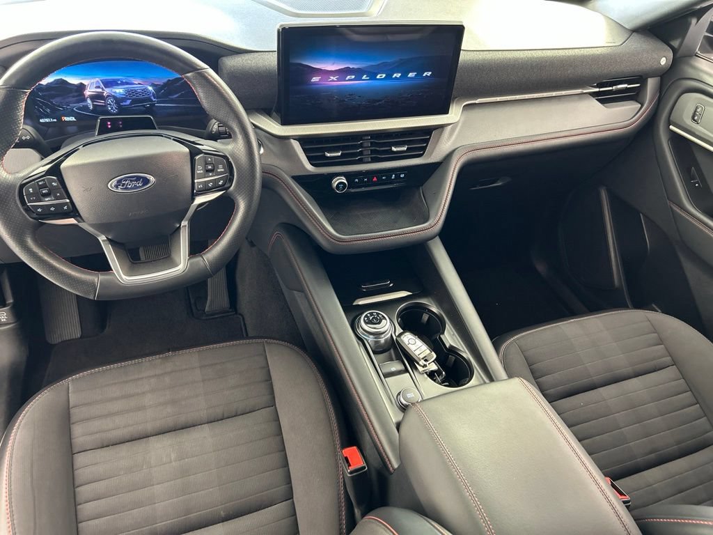 Used 2025 Ford Explorer ST-Line w/ ST-Line Street Pack AWD/4WD image 12