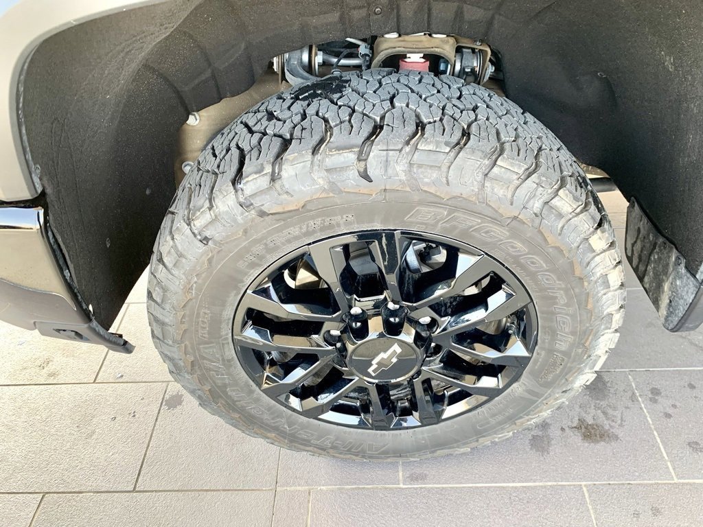 Used 2025 Chevrolet Silverado 2500 LT w/ Trail Boss Package image 9