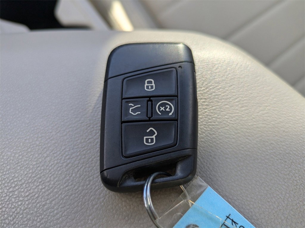 Used 2023 Volkswagen Jetta SE image 28