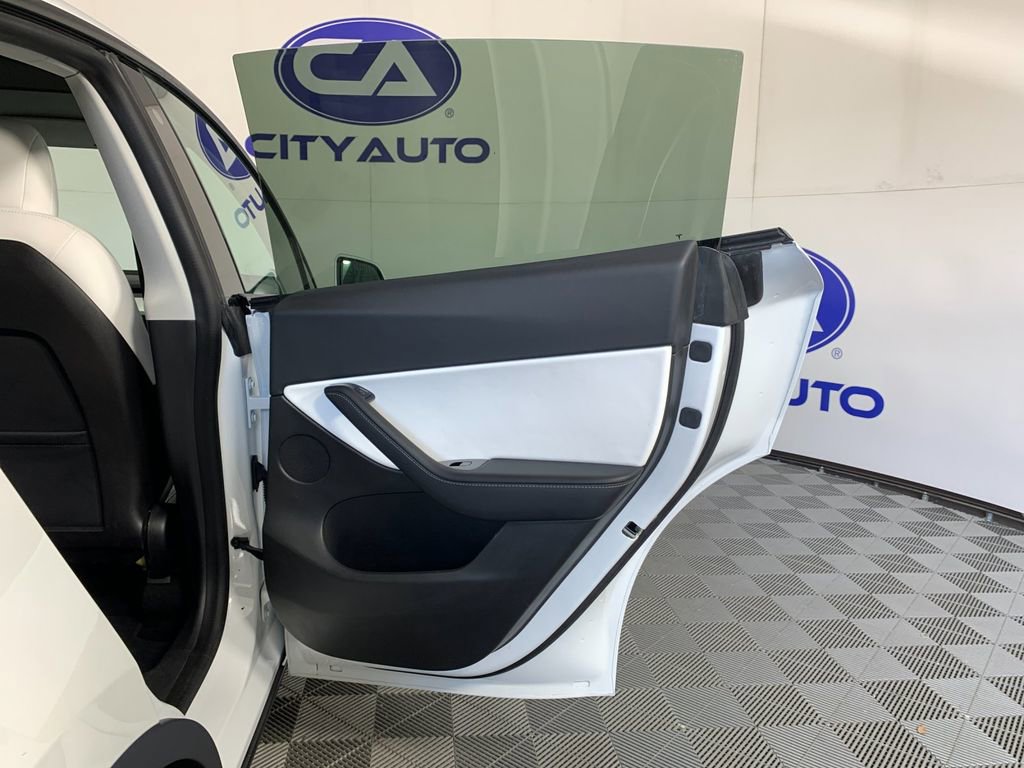 Used 2020 Tesla Model Y Long Range image 35