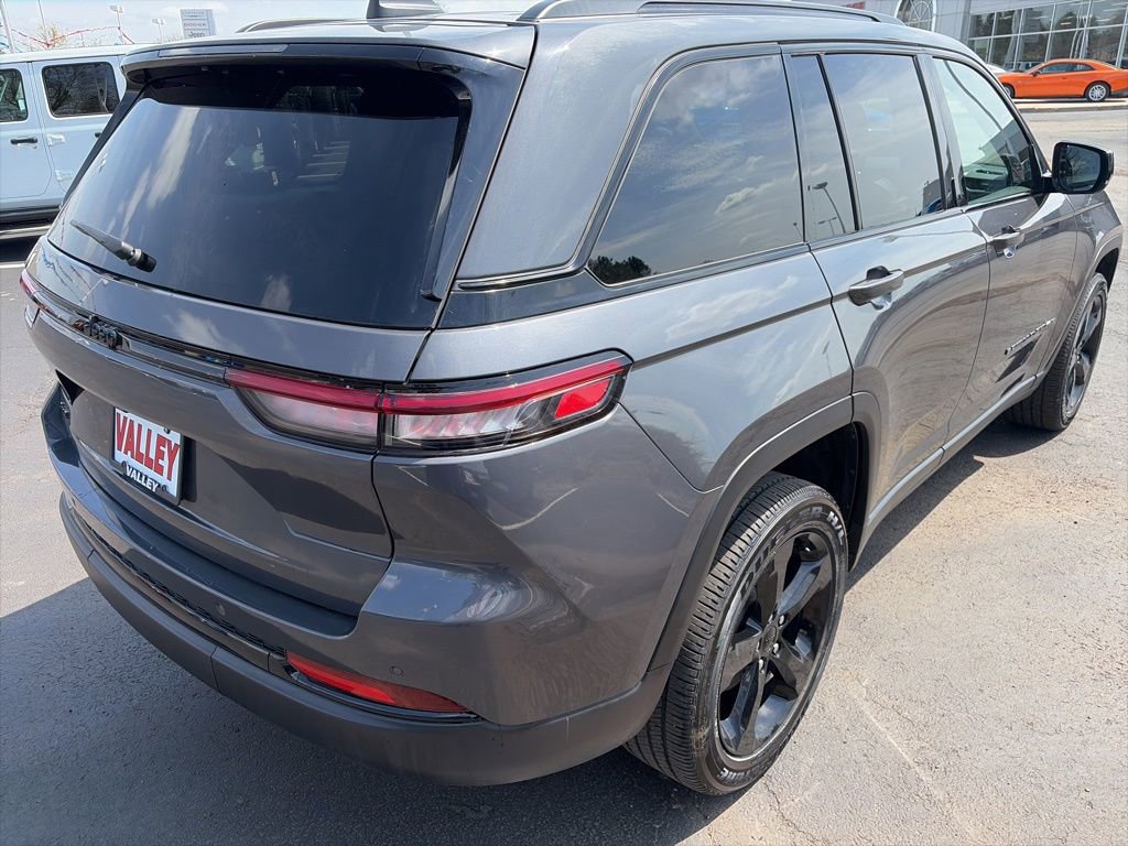 Certified 2024 Jeep Grand Cherokee Altitude image 7