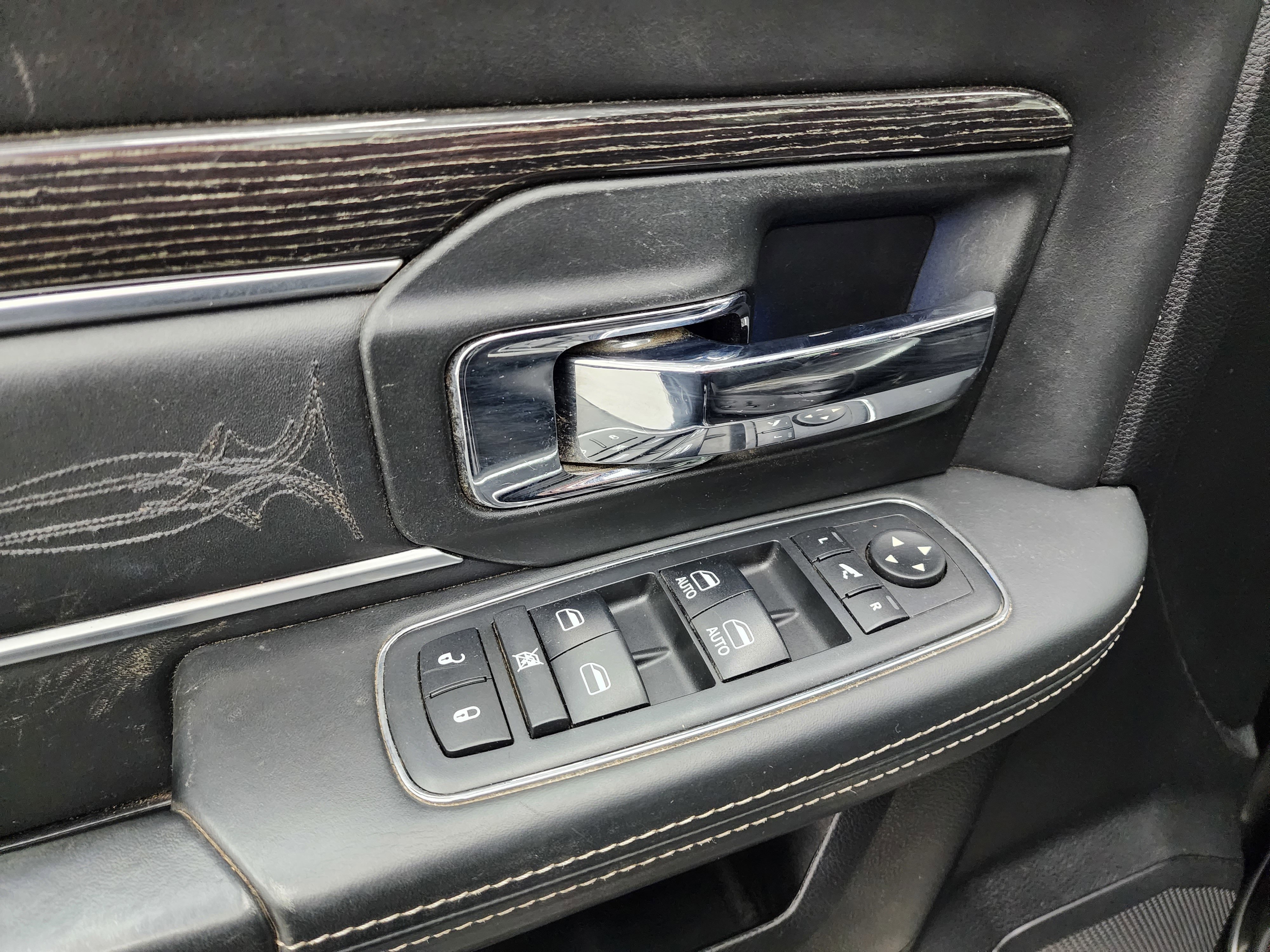 Used 2018 RAM 2500 Limited image 40