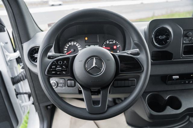 Used 2023 Mercedes-Benz Sprinter 4500 image 22