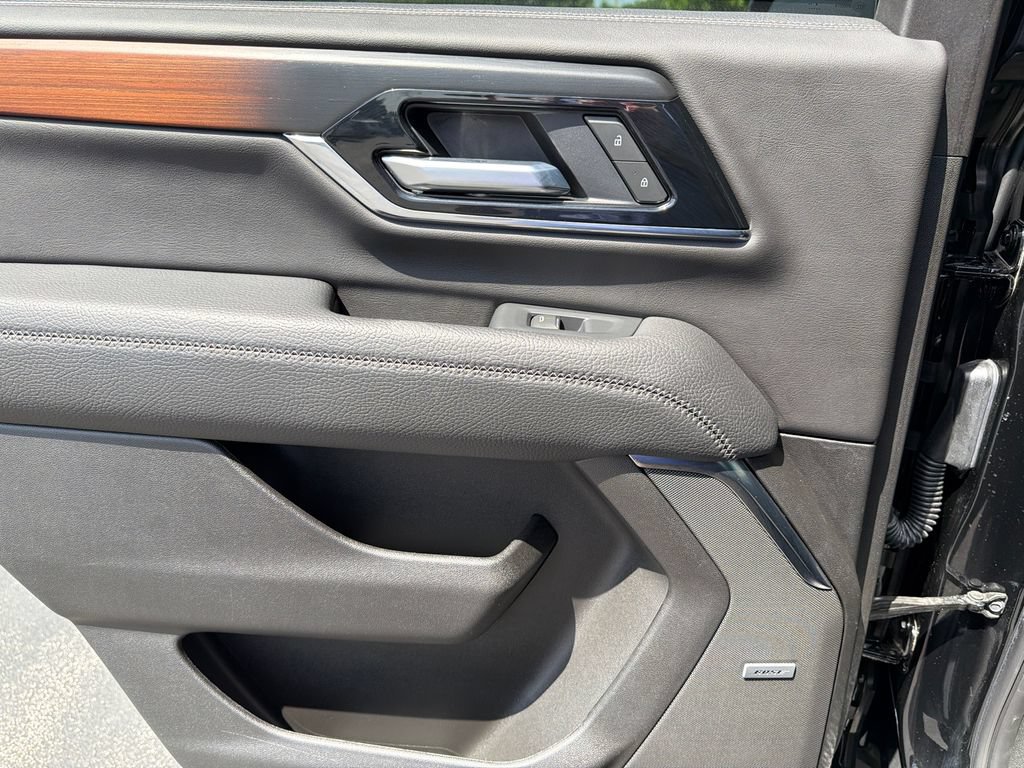 Used 2025 GMC Yukon Denali AWD/4WD image 15