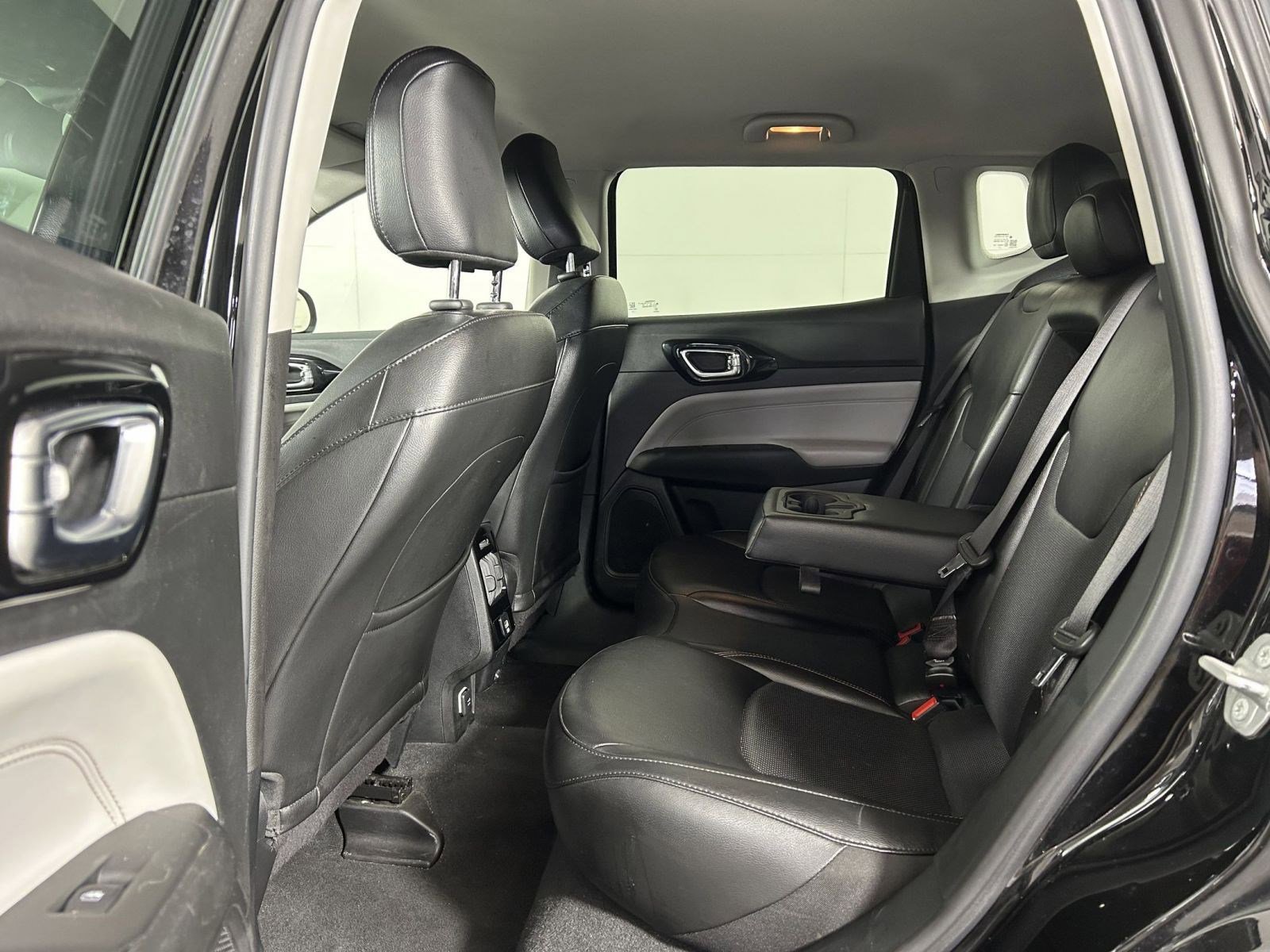 Used 2022 Jeep Compass Limited image 13