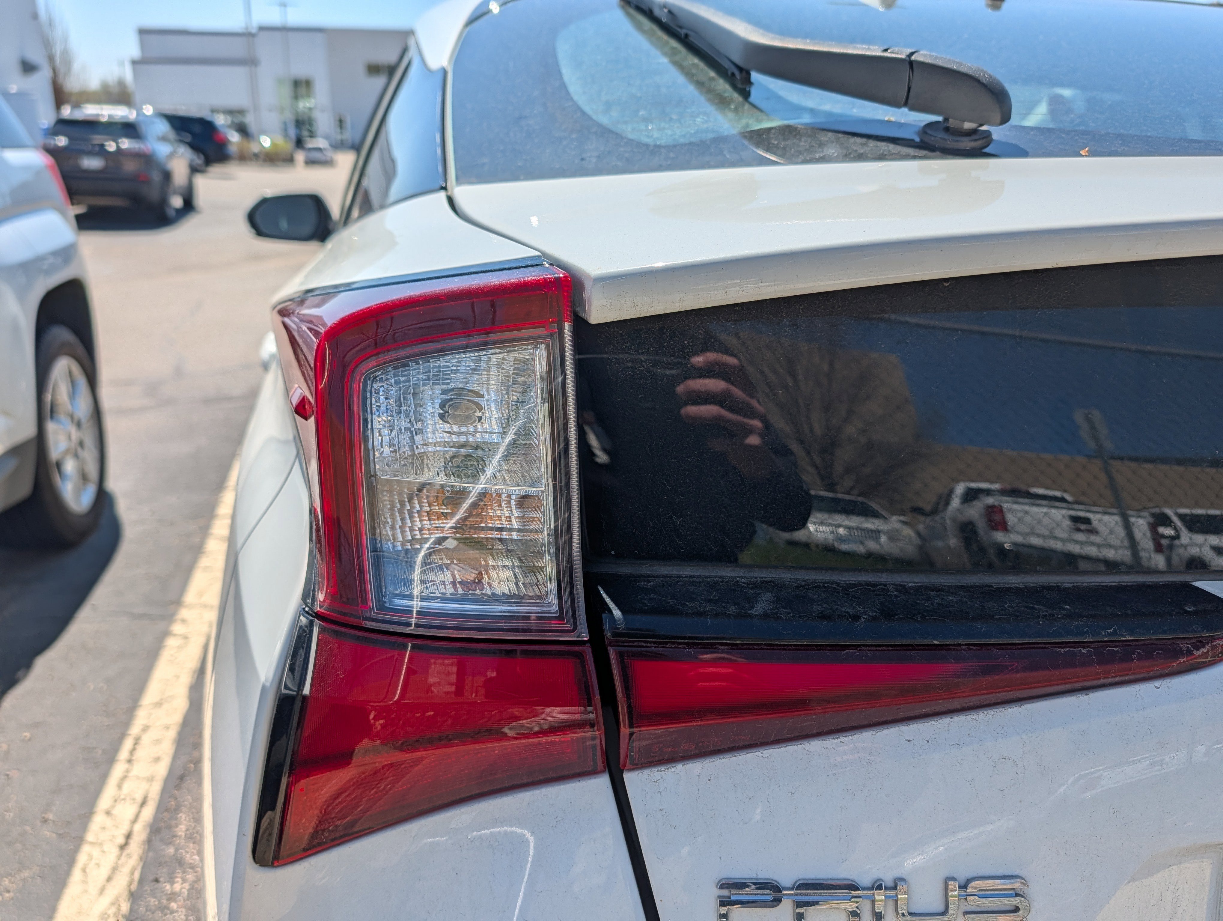 Used 2022 Toyota Prius LE FWD image 5