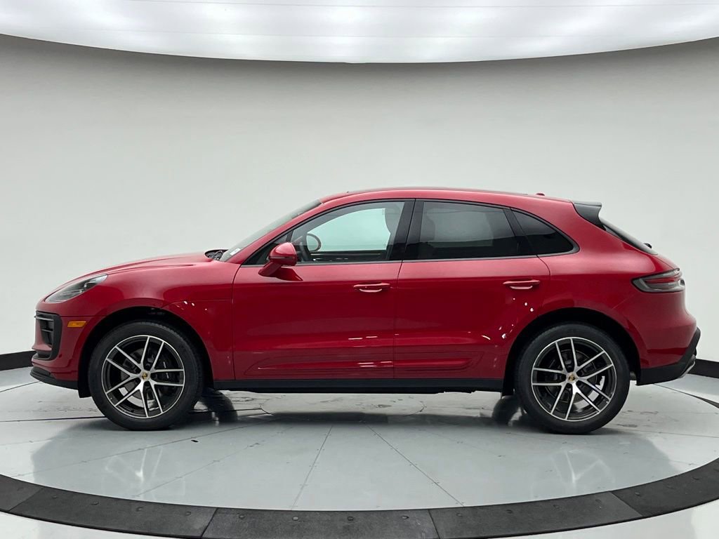 Certified 2025 Porsche Macan image 2