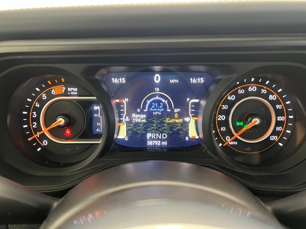 Used 2024 Jeep Wrangler Unlimited Sahara AWD/4WD image 15