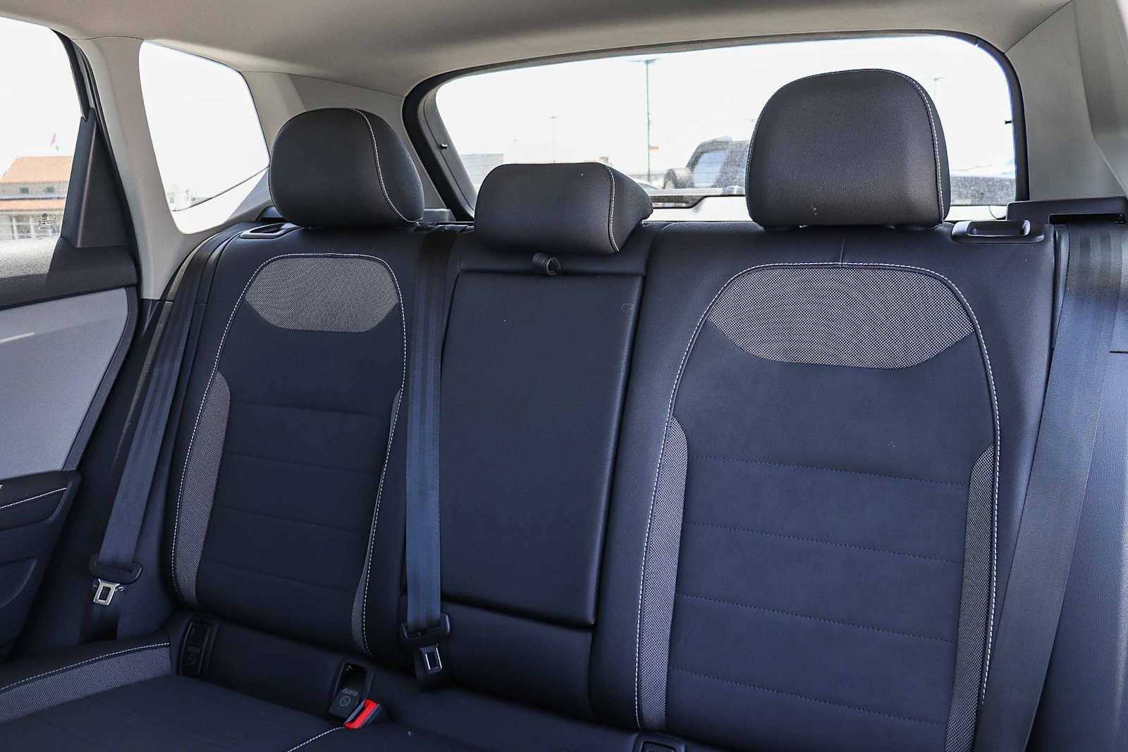 Certified 2024 Volkswagen Taos SE FWD image 17