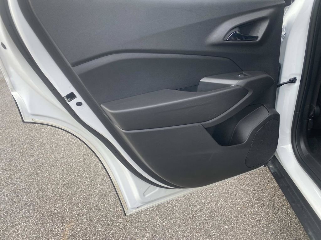 Used 2025 Chevrolet Trax LT FWD image 13