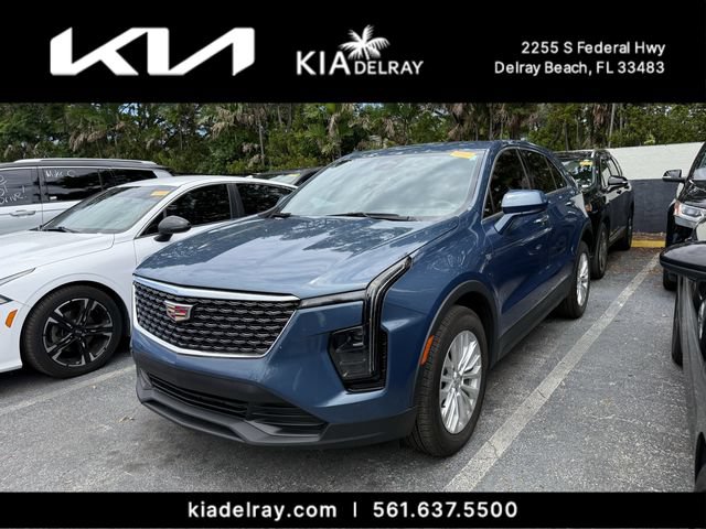 Used 2024 Cadillac XT4 Luxury w/ Cold Weather Package FWD image 9