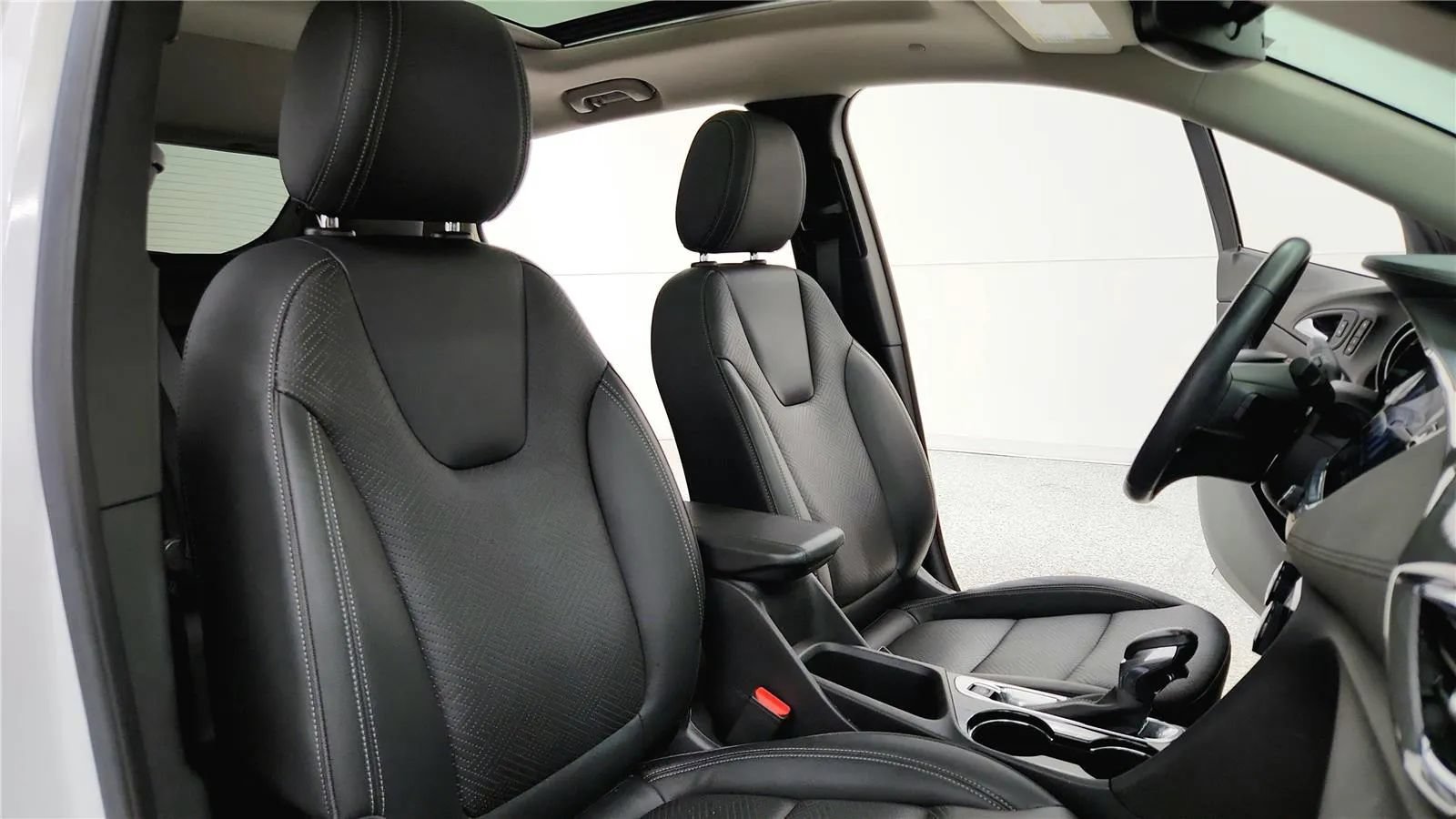 Used 2023 Buick Encore GX Essence w/ Experience Buick Package FWD image 40