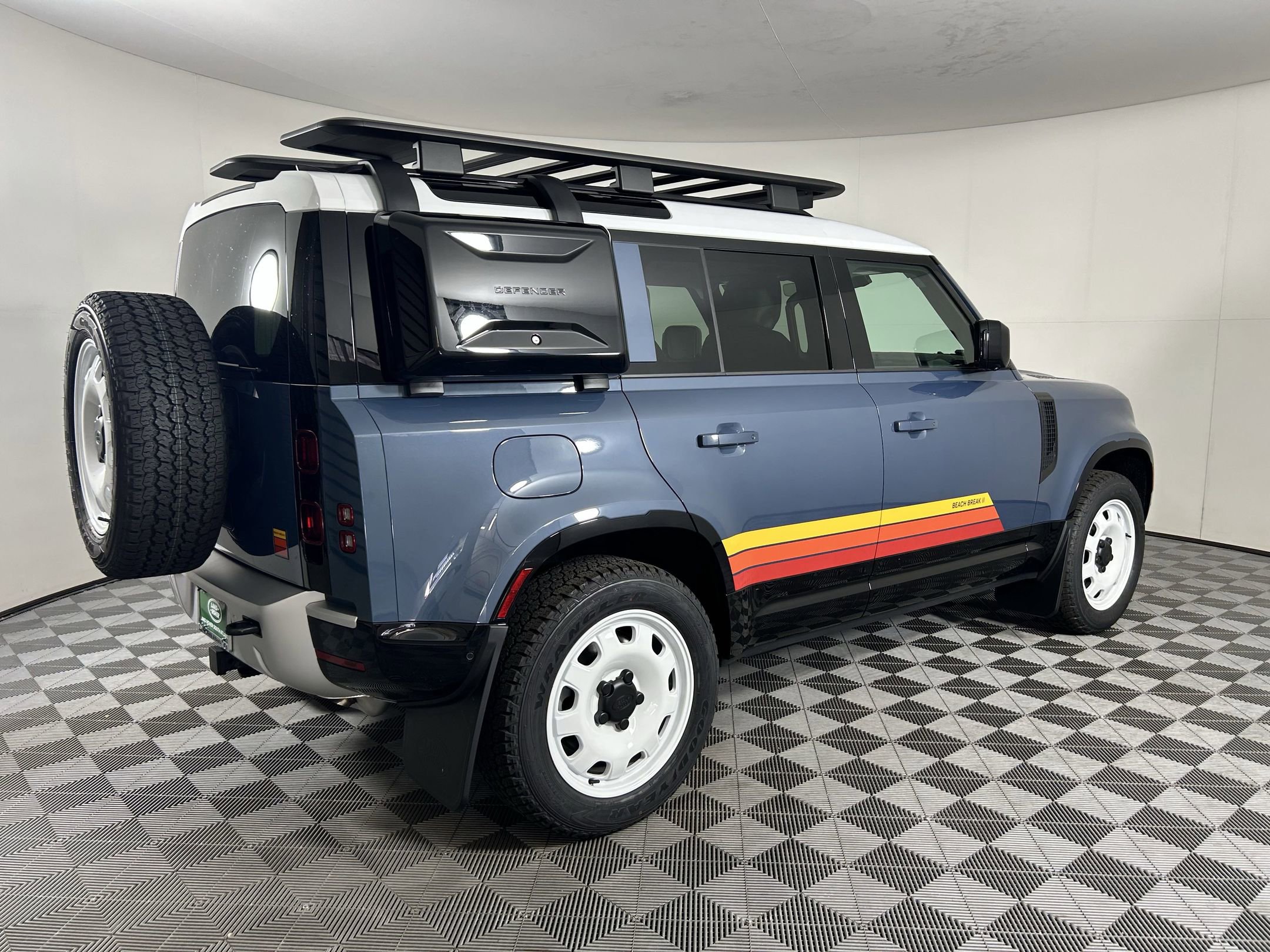 New 2025 Land Rover Defender 110 S image 7