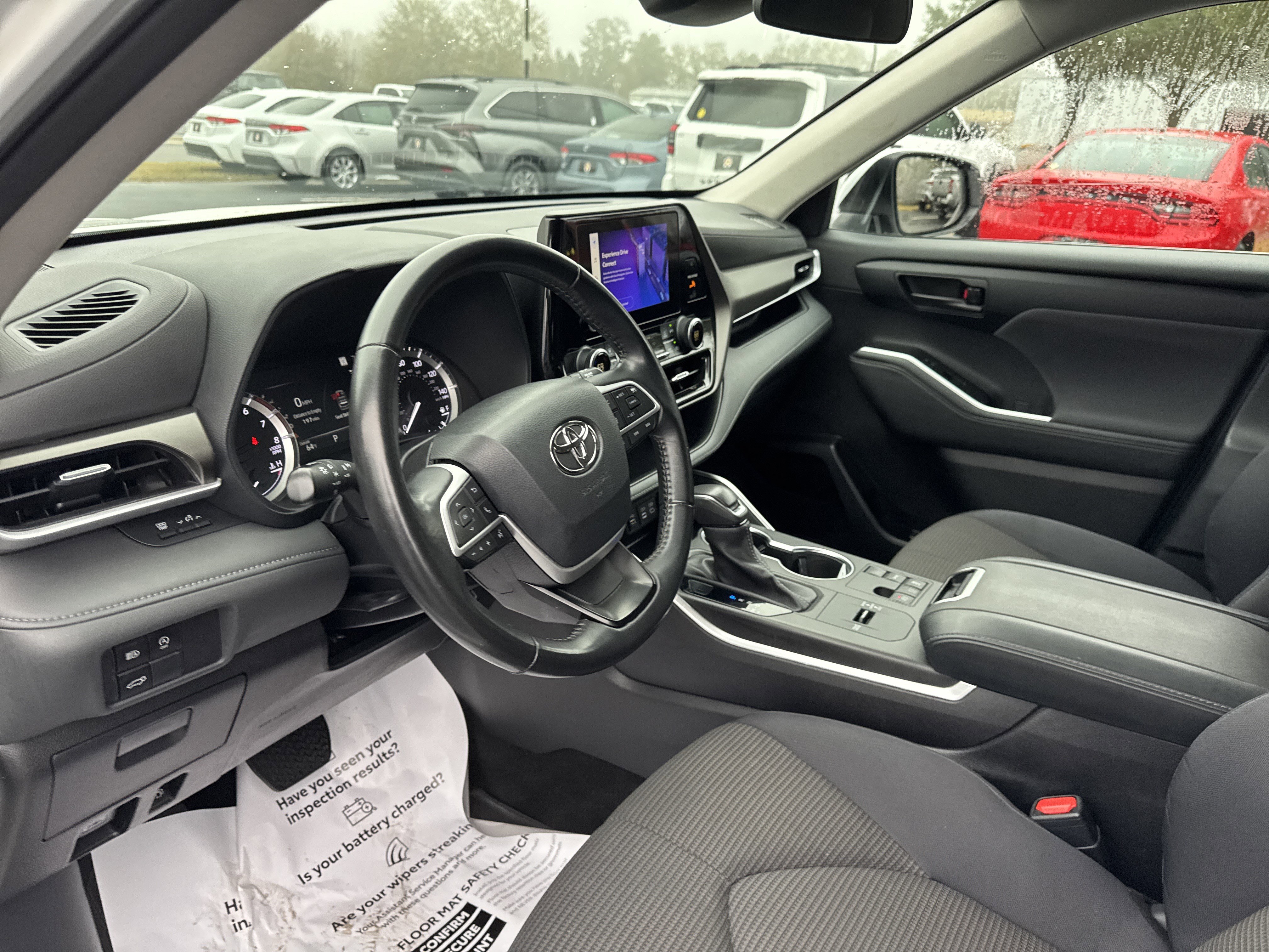 Used 2023 Toyota Highlander LE image 15