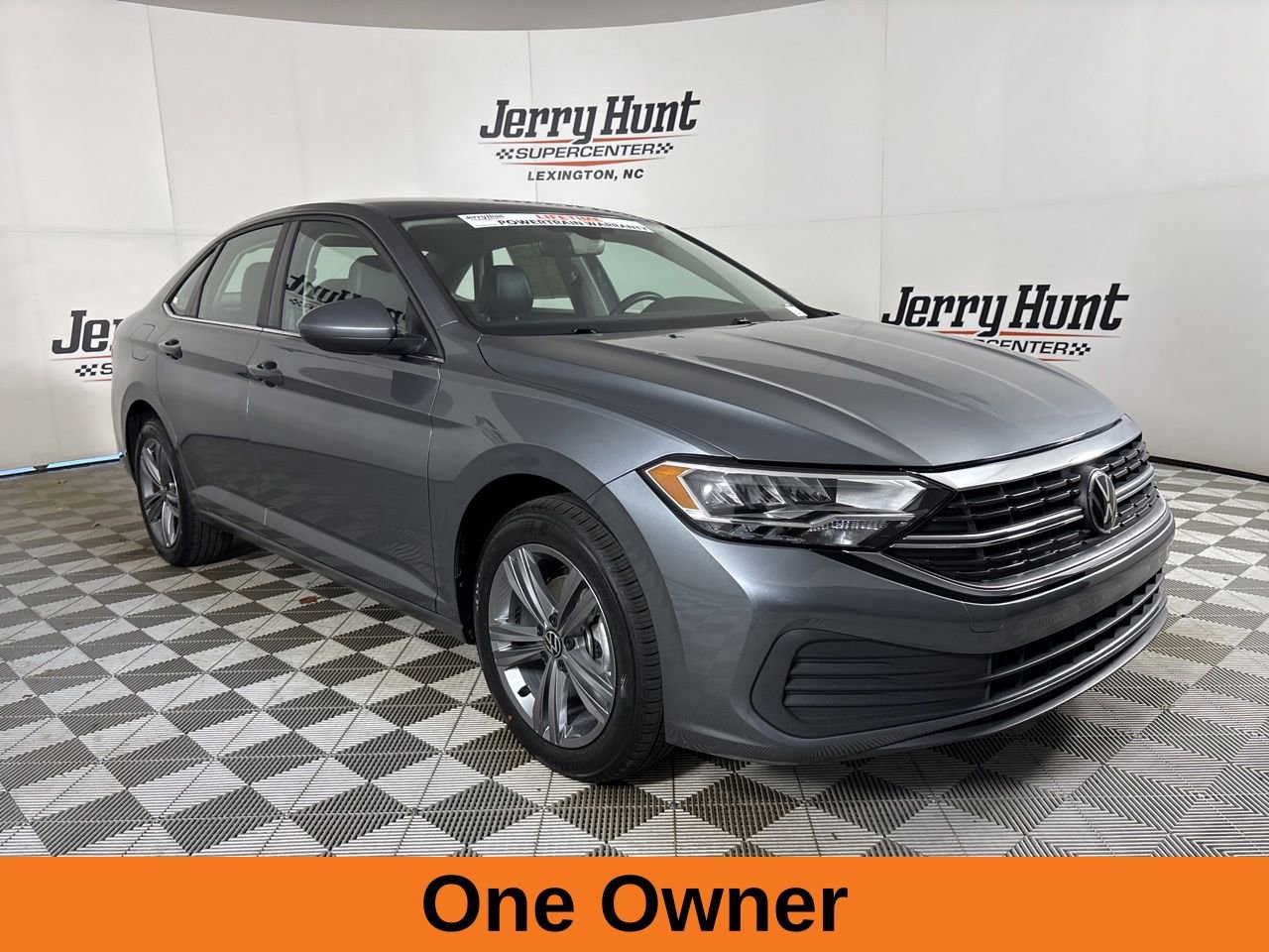 Used 2024 Volkswagen Jetta SE image 4