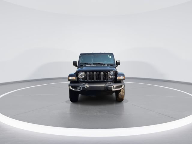 Used 2024 Jeep Gladiator Sport AWD/4WD image 3