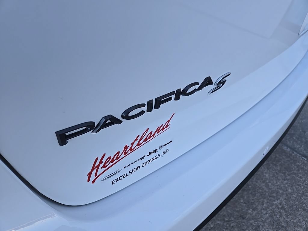 New 2026 Chrysler Pacifica Select w/ S Appearance Package AWD/4WD image 18