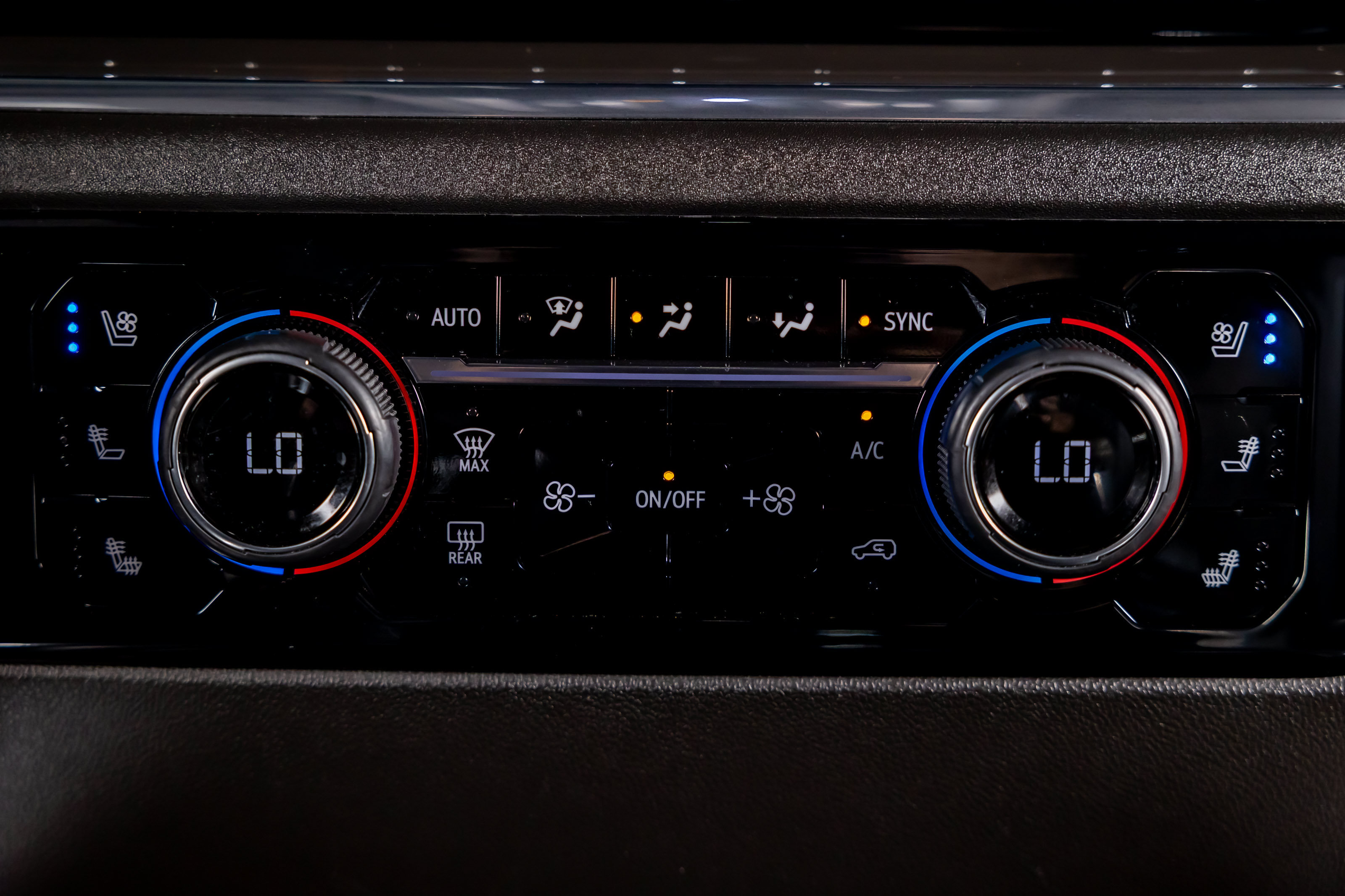 Used 2024 Chevrolet Silverado 2500 High Country w/ High Country Premium Package AWD/4WD image 30