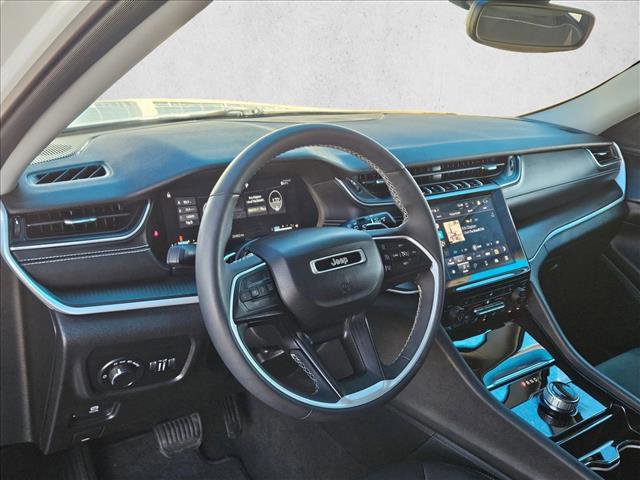 Used 2023 Jeep Grand Cherokee Laredo w/ Luxury Tech Group I image 10