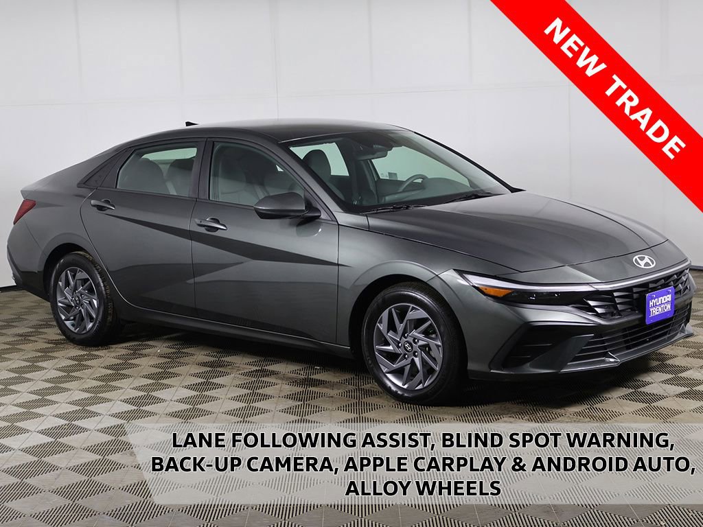 Used 2024 Hyundai Elantra SEL FWD image 1