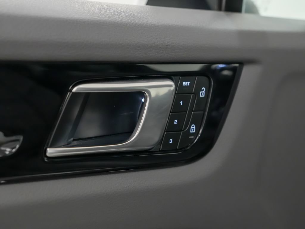 Certified 2023 Porsche Cayenne w/ Premium Package AWD/4WD image 22