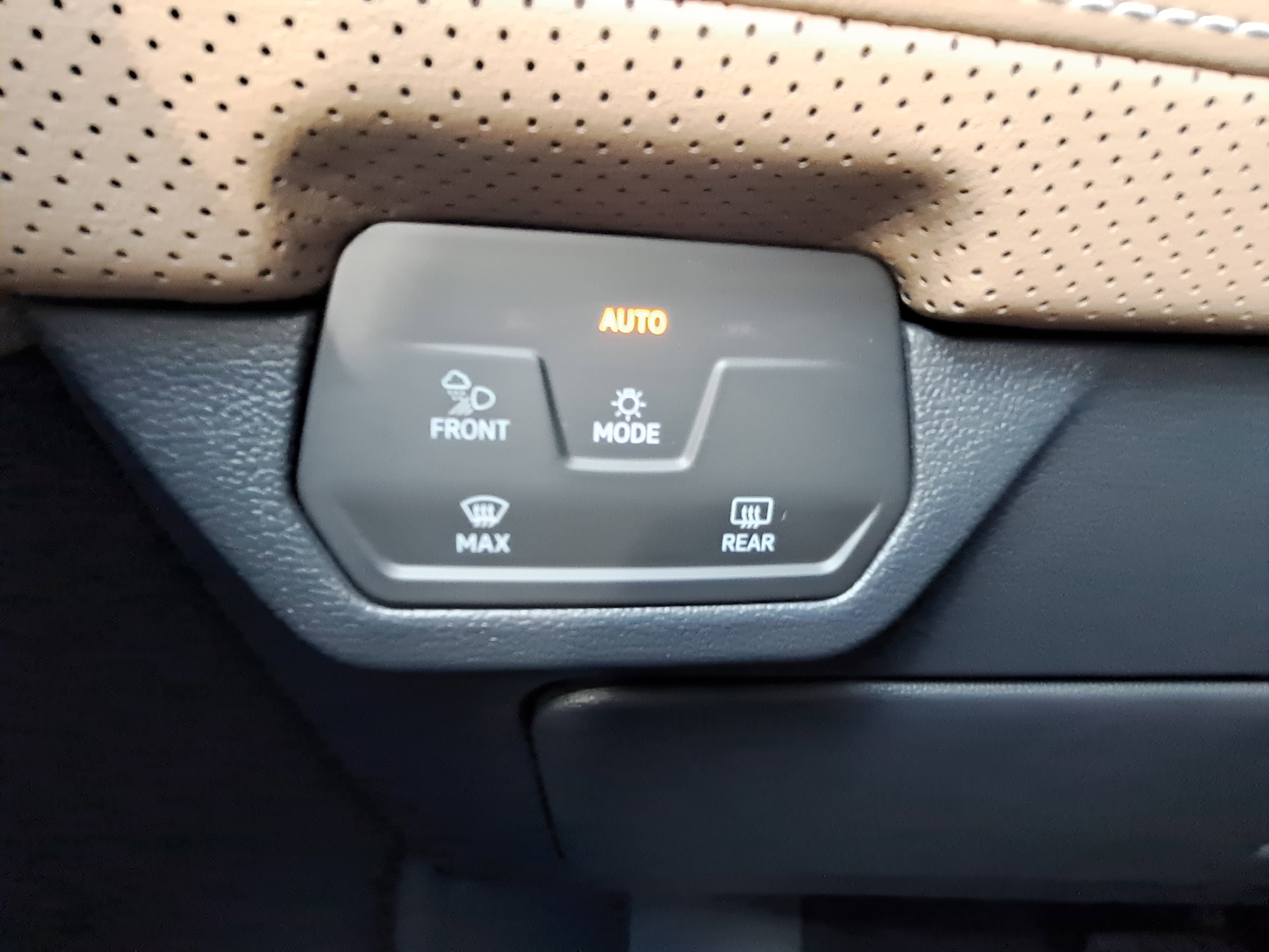 Certified 2025 Volkswagen Atlas Cross Sport SE image 25