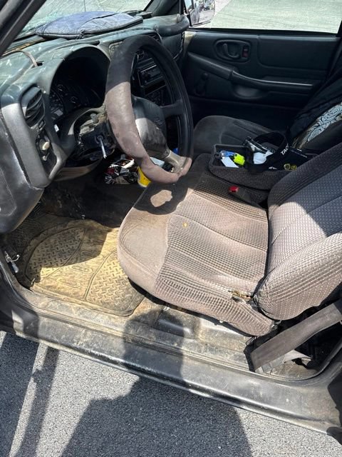 Used 2000 Chevrolet S10 Pickup LS w/ Preferred Equipment Group RWD image 4