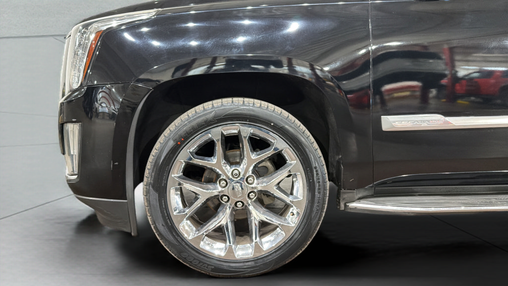 Used 2016 Cadillac Escalade ESV Luxury AWD/4WD image 35