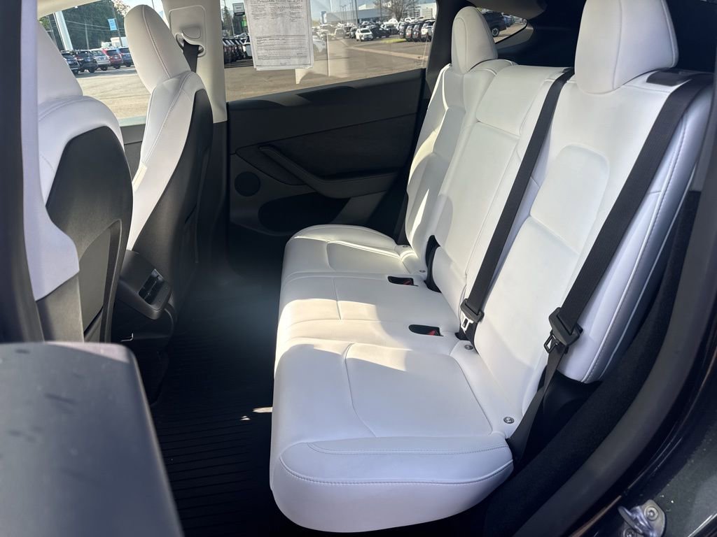 Used 2024 Tesla Model Y Long Range image 11