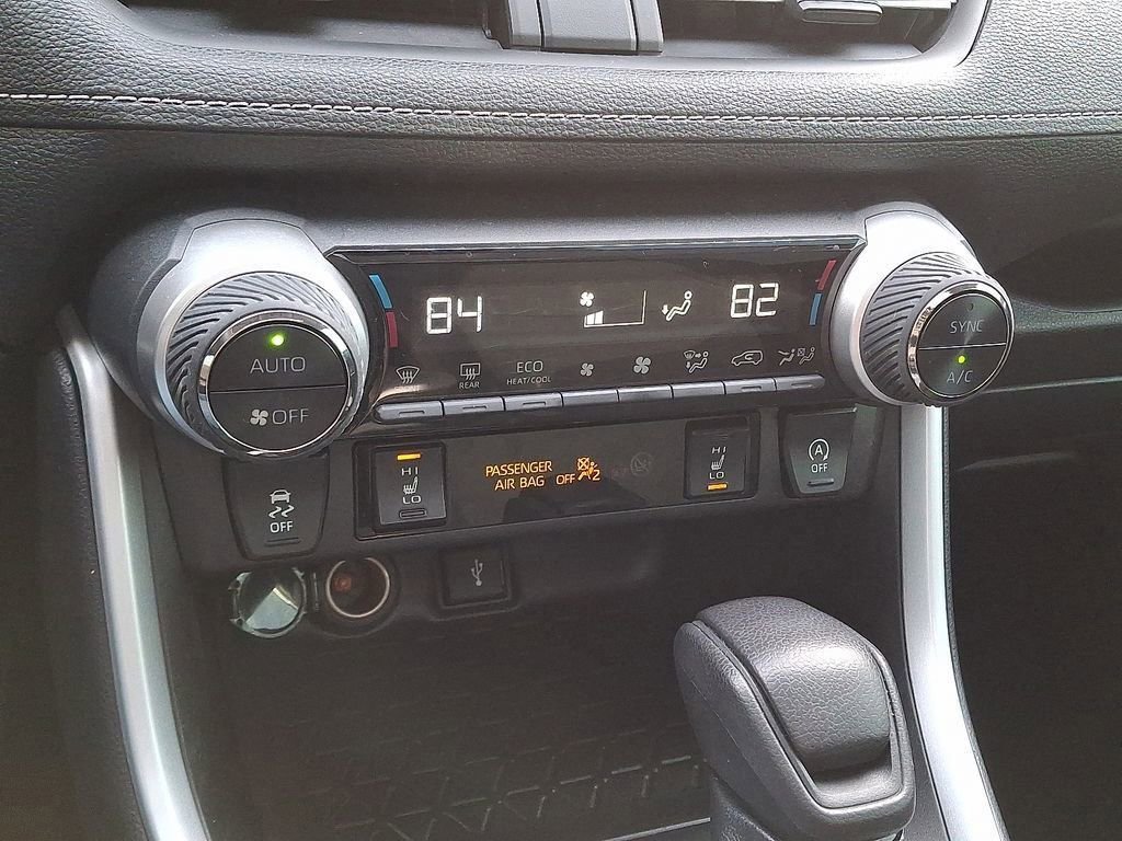 Used 2021 Toyota RAV4 XLE w/ Convenience Package AWD/4WD image 18