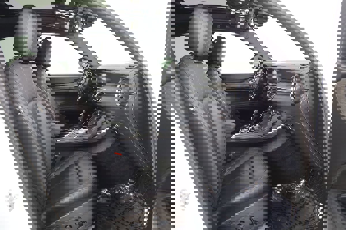 Used 2023 Alfa Romeo Stelvio Ti image 13