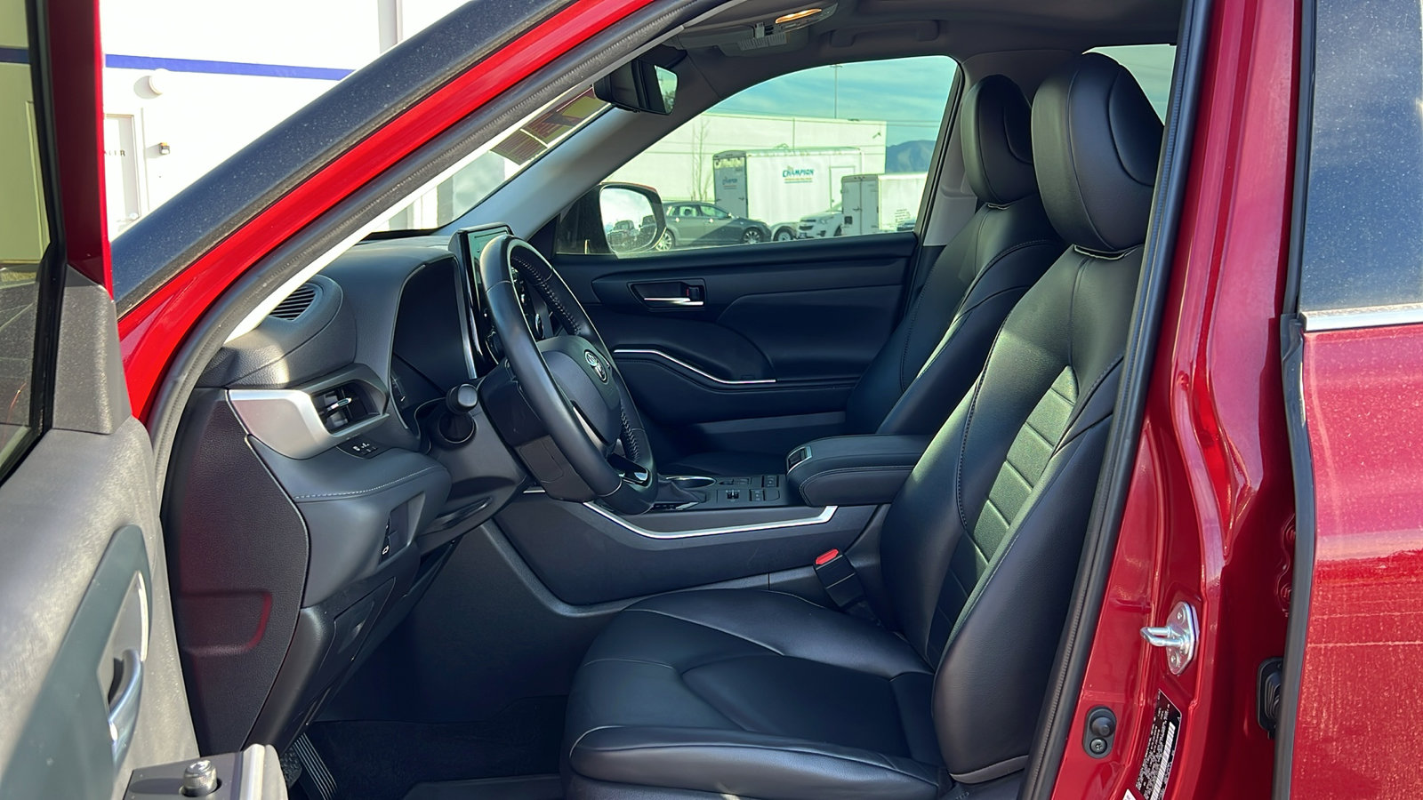 Used 2020 Toyota Highlander XLE image 30