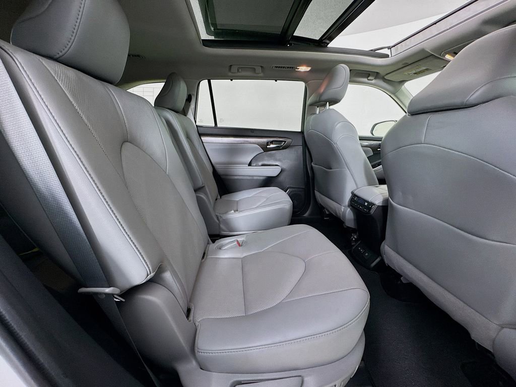 Used 2022 Toyota Highlander Platinum image 37