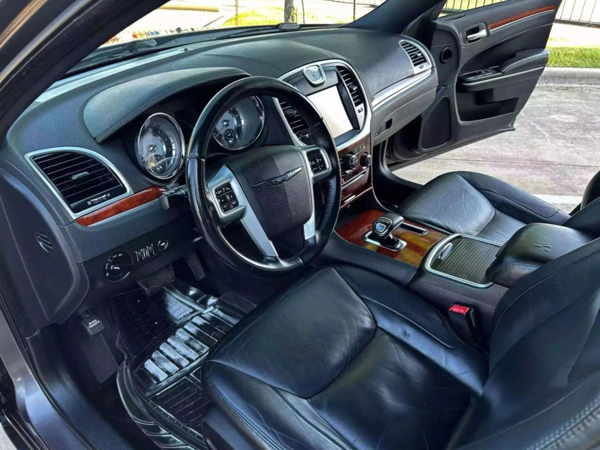 Used 2013 Chrysler 300 image 15