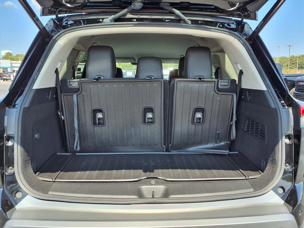 Used 2024 Nissan Pathfinder SL w/ Cargo Package image 22