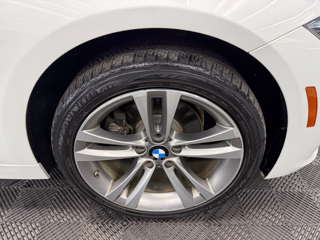Used 2017 BMW 330i Sedan RWD image 18