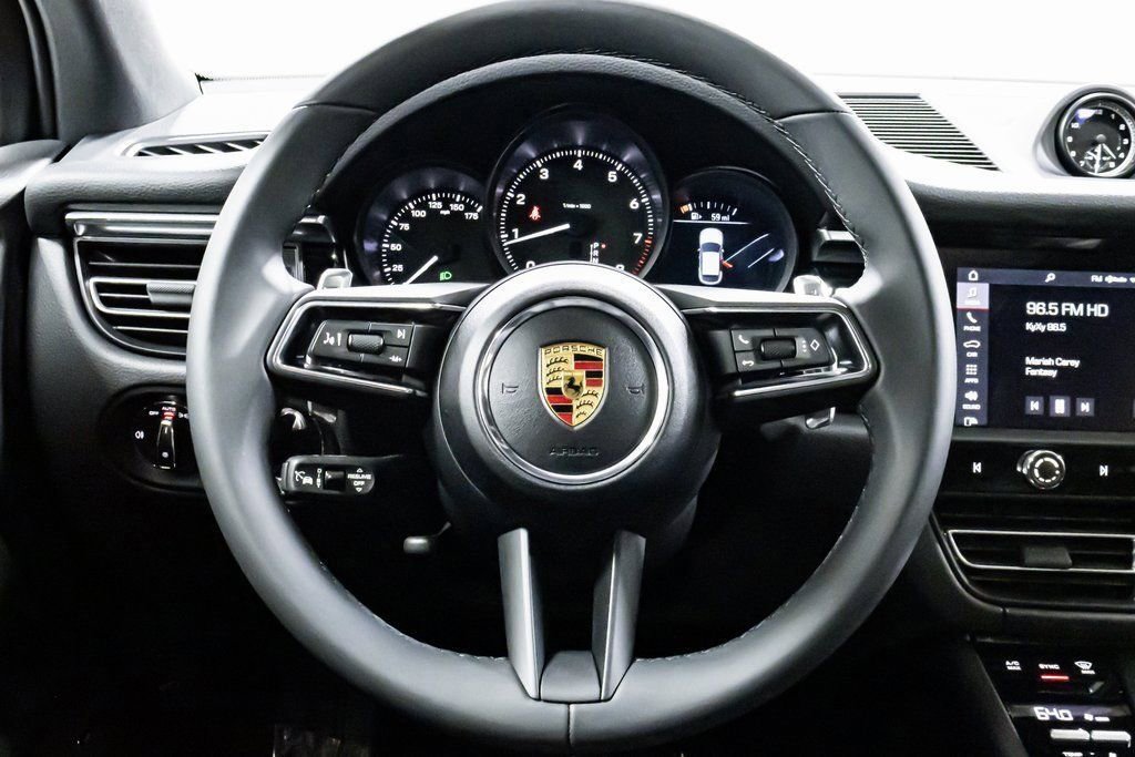 Certified 2025 Porsche Macan image 14