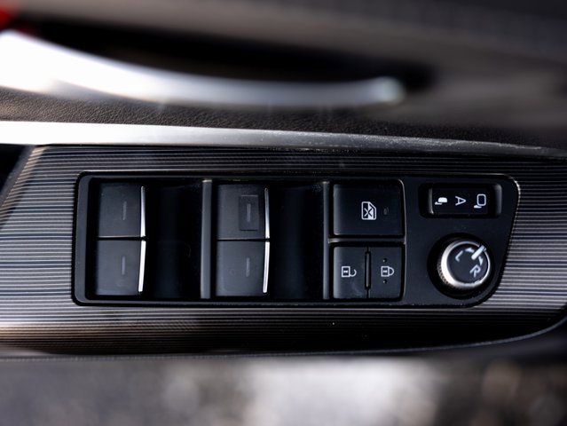 Used 2022 Toyota Venza XLE image 31