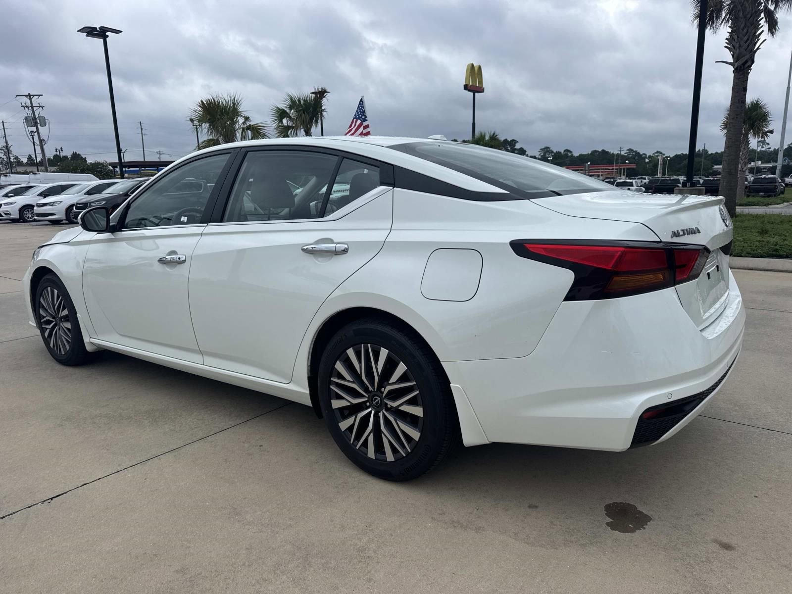 Used 2023 Nissan Altima 2.5 SV FWD image 5