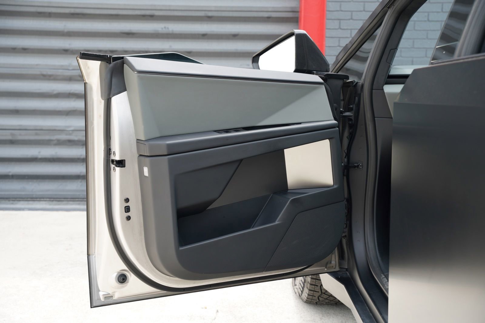 Used 2025 Tesla Cybertruck AWD Crew Cab image 40